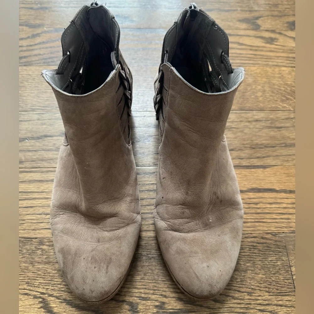 Vince Camuto Prestetta Leather Ankle Booties – Women’s 9W Wide